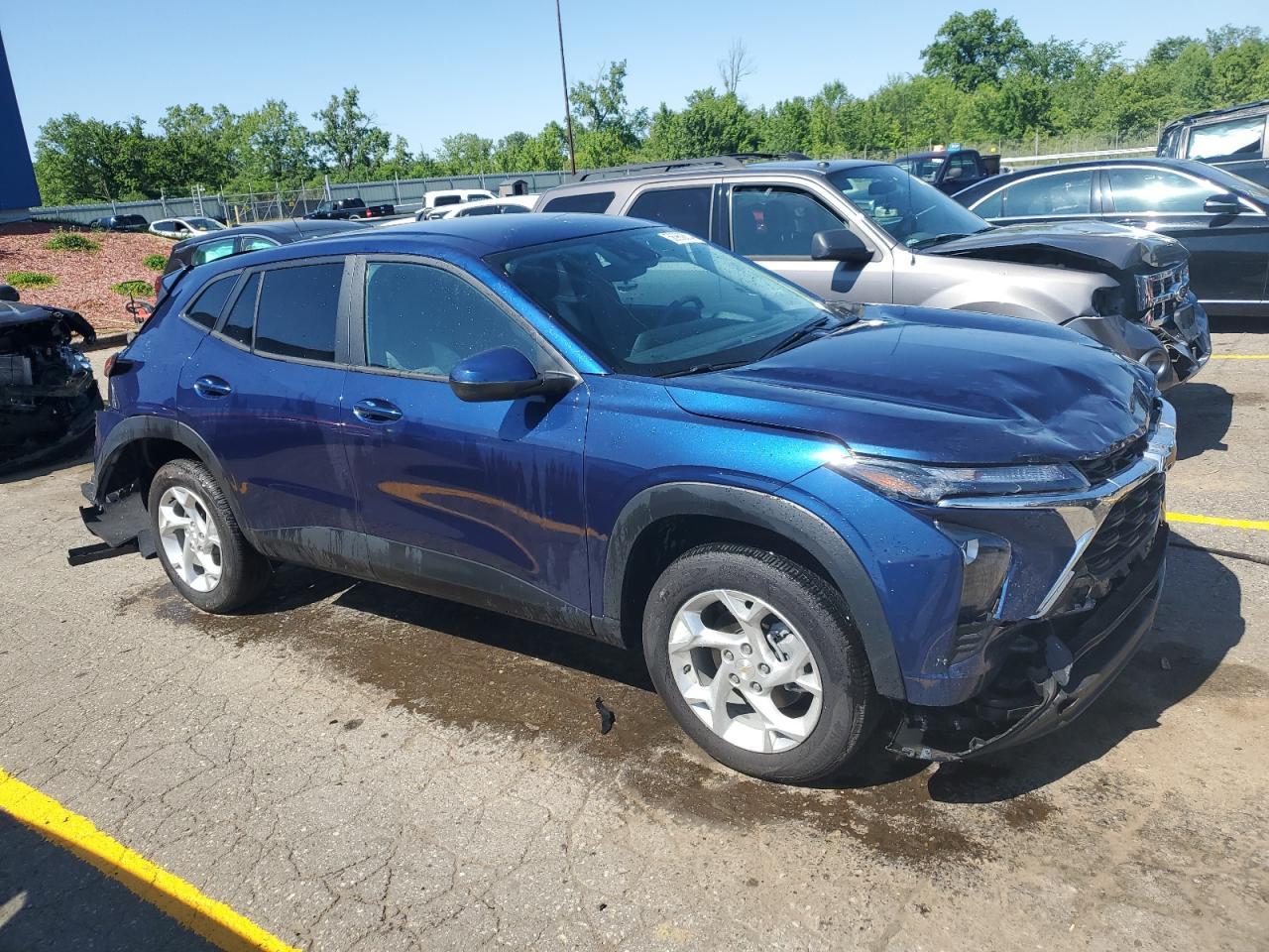 2024 CHEVROLET TRAX LS - Фото 4
