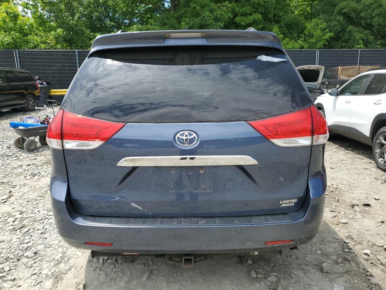 2013 TOYOTA SIENNA XLE - Фото 6