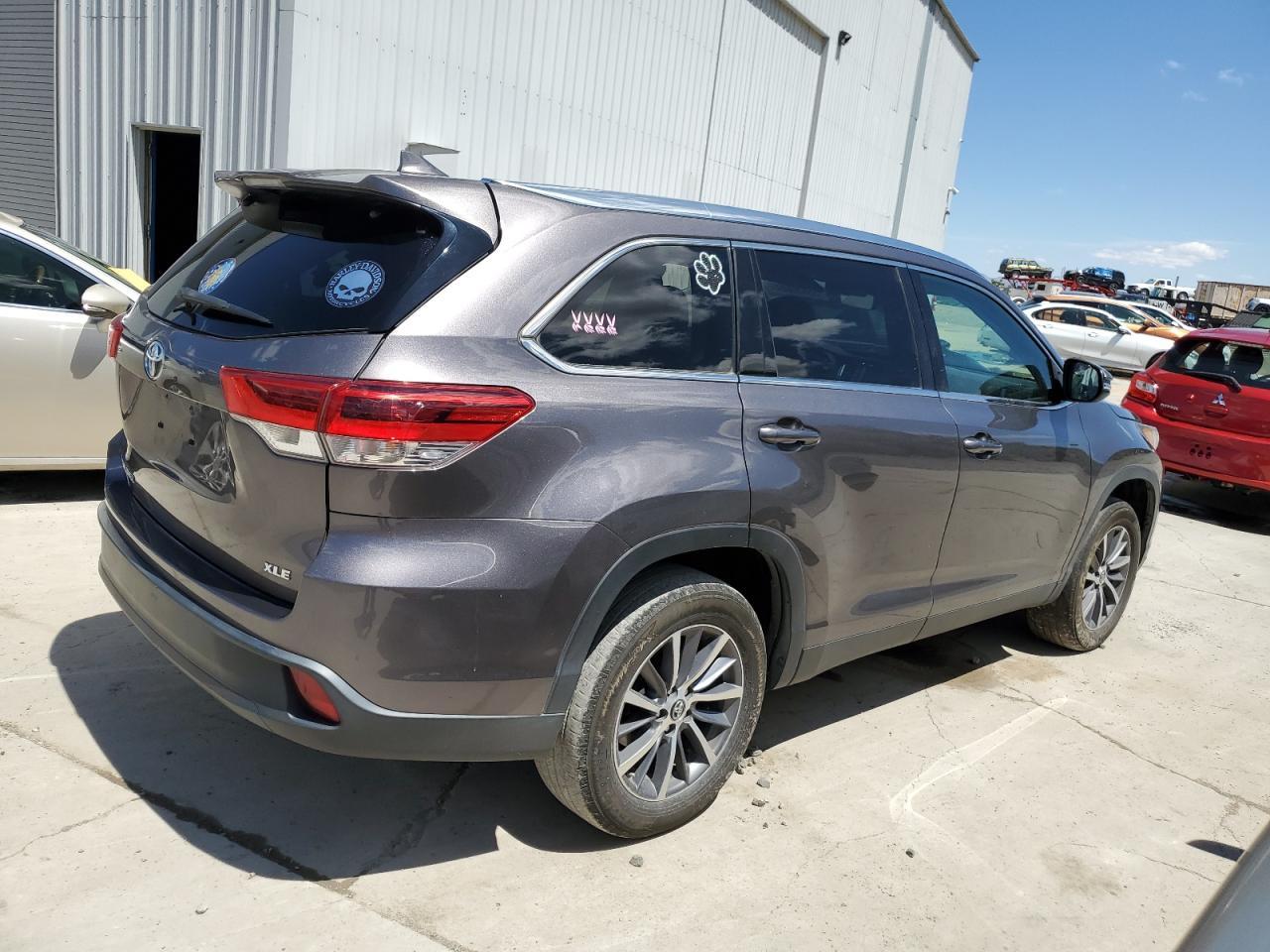 2019 TOYOTA HIGHLANDER - Image 3