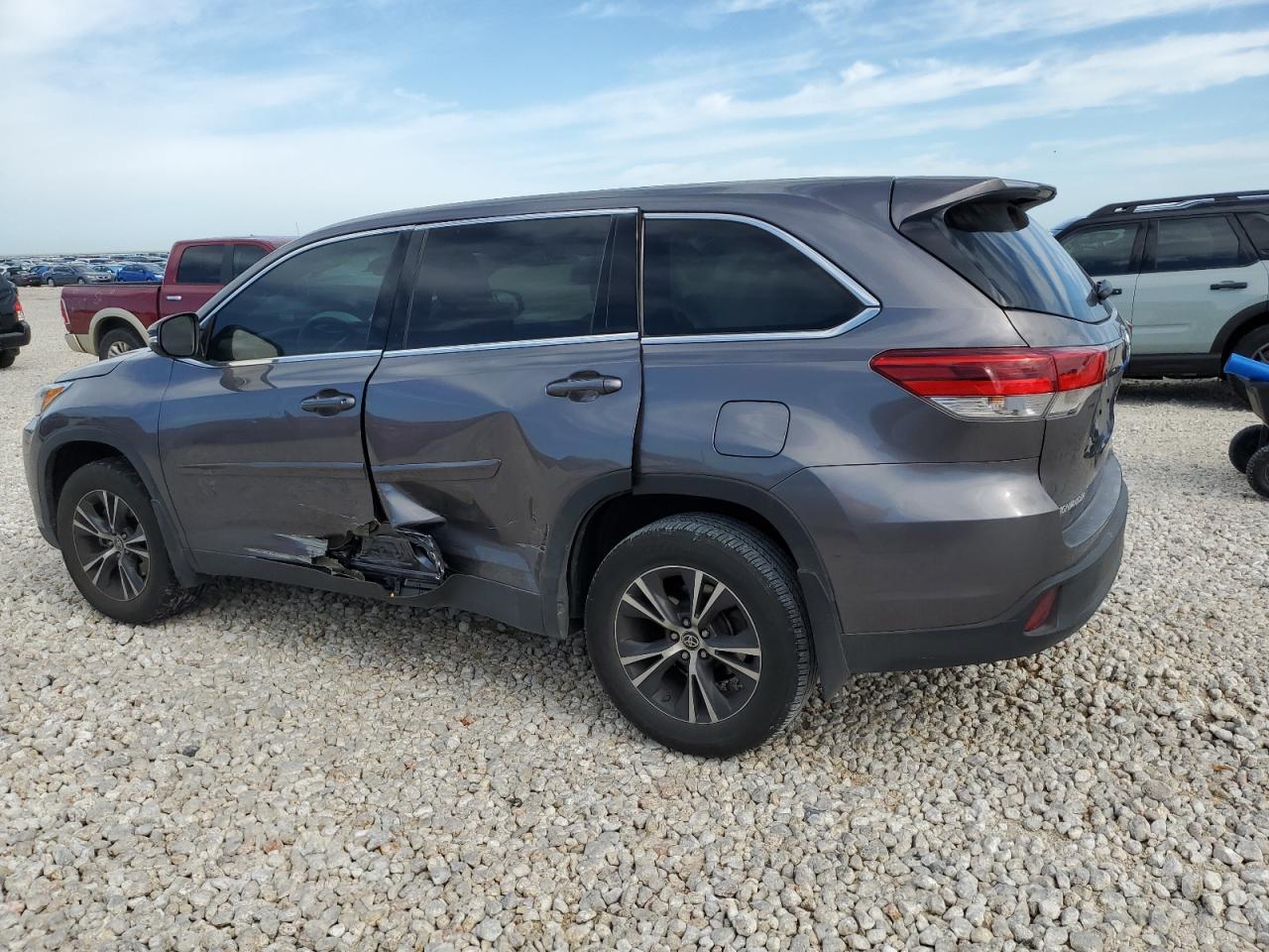 2019 TOYOTA HIGHLANDER - Image 2