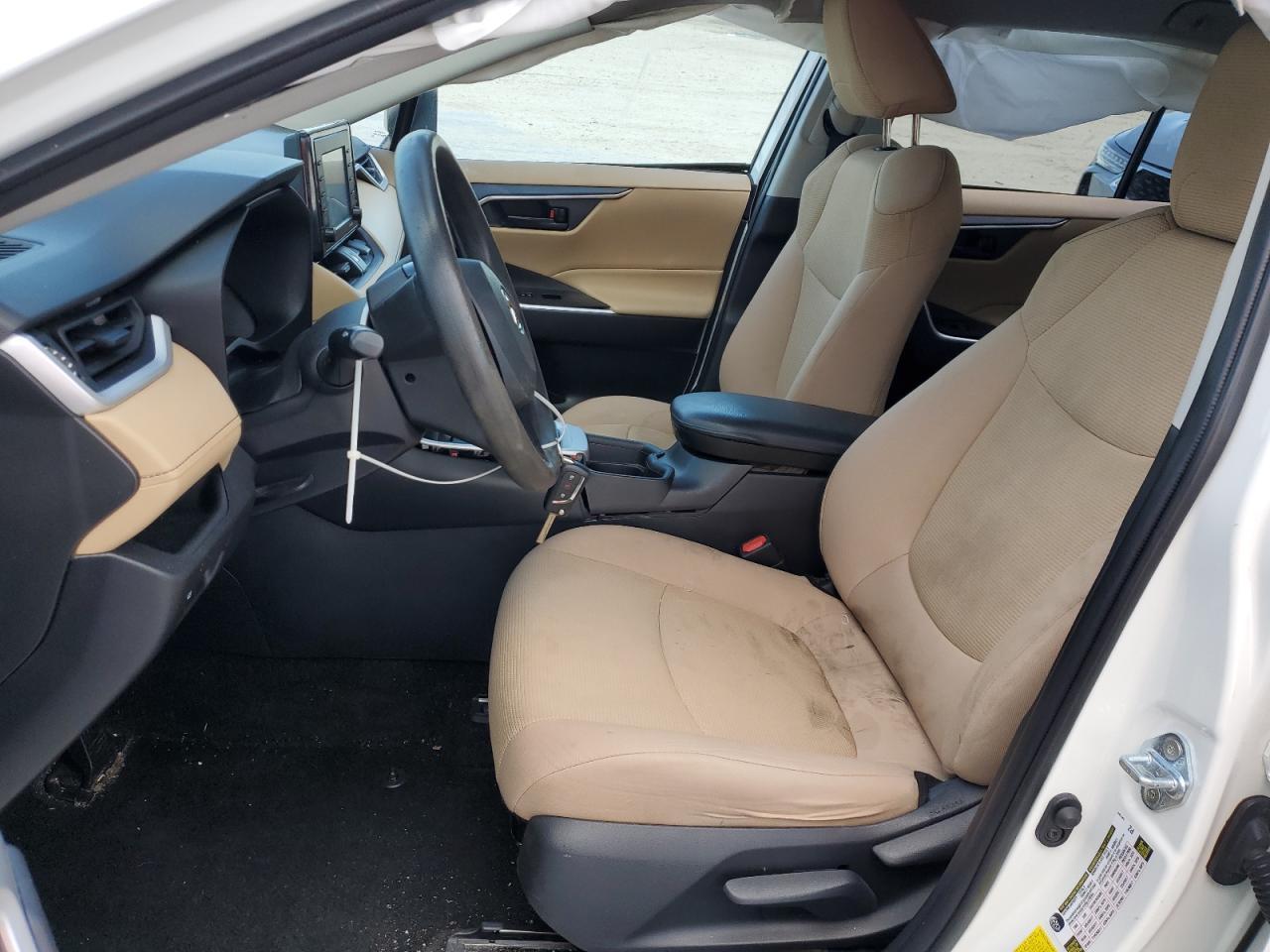 2021 TOYOTA RAV4 LE - Фото 7