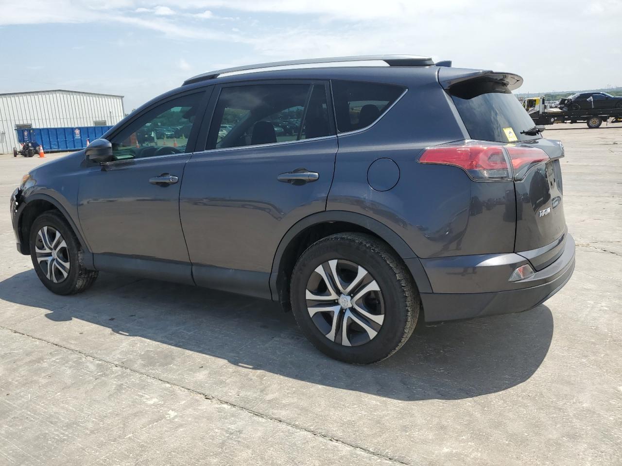 2018 TOYOTA RAV4 LE - Фото 2