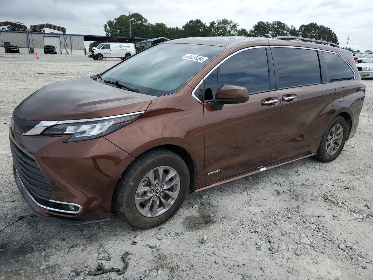 2021 TOYOTA SIENNA XLE car image