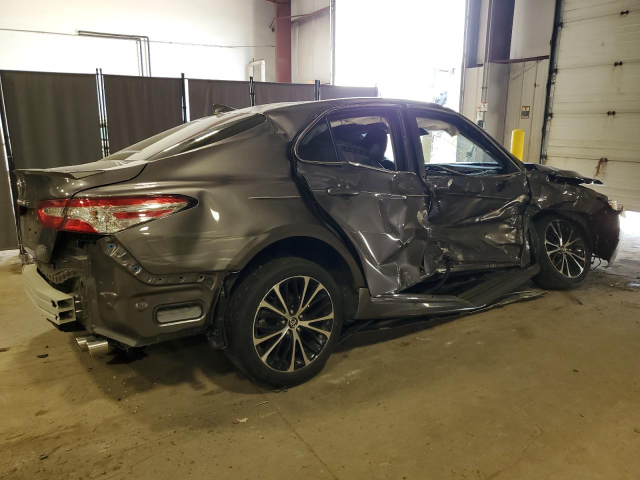 2020 TOYOTA CAMRY SE - Фото 3
