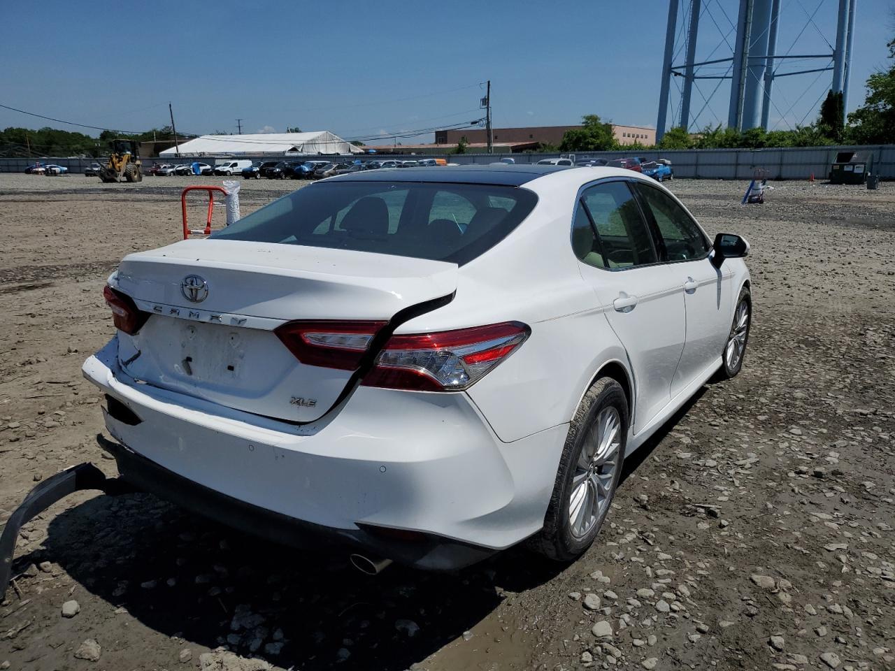 2018 TOYOTA CAMRY L - Фото 3