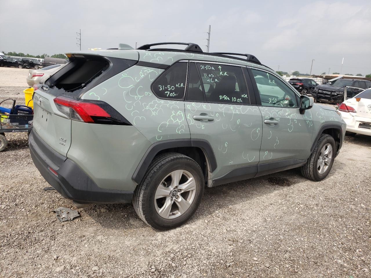 2020 TOYOTA RAV4 XLE - Image 3