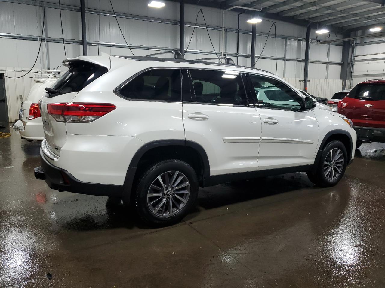 2019 TOYOTA HIGHLANDER - Image 3