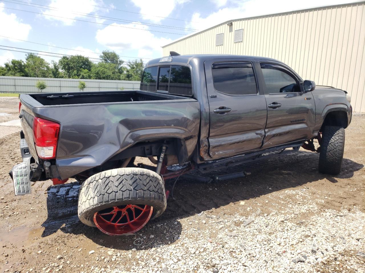2017 TOYOTA TACOMA DOU - Фото 3
