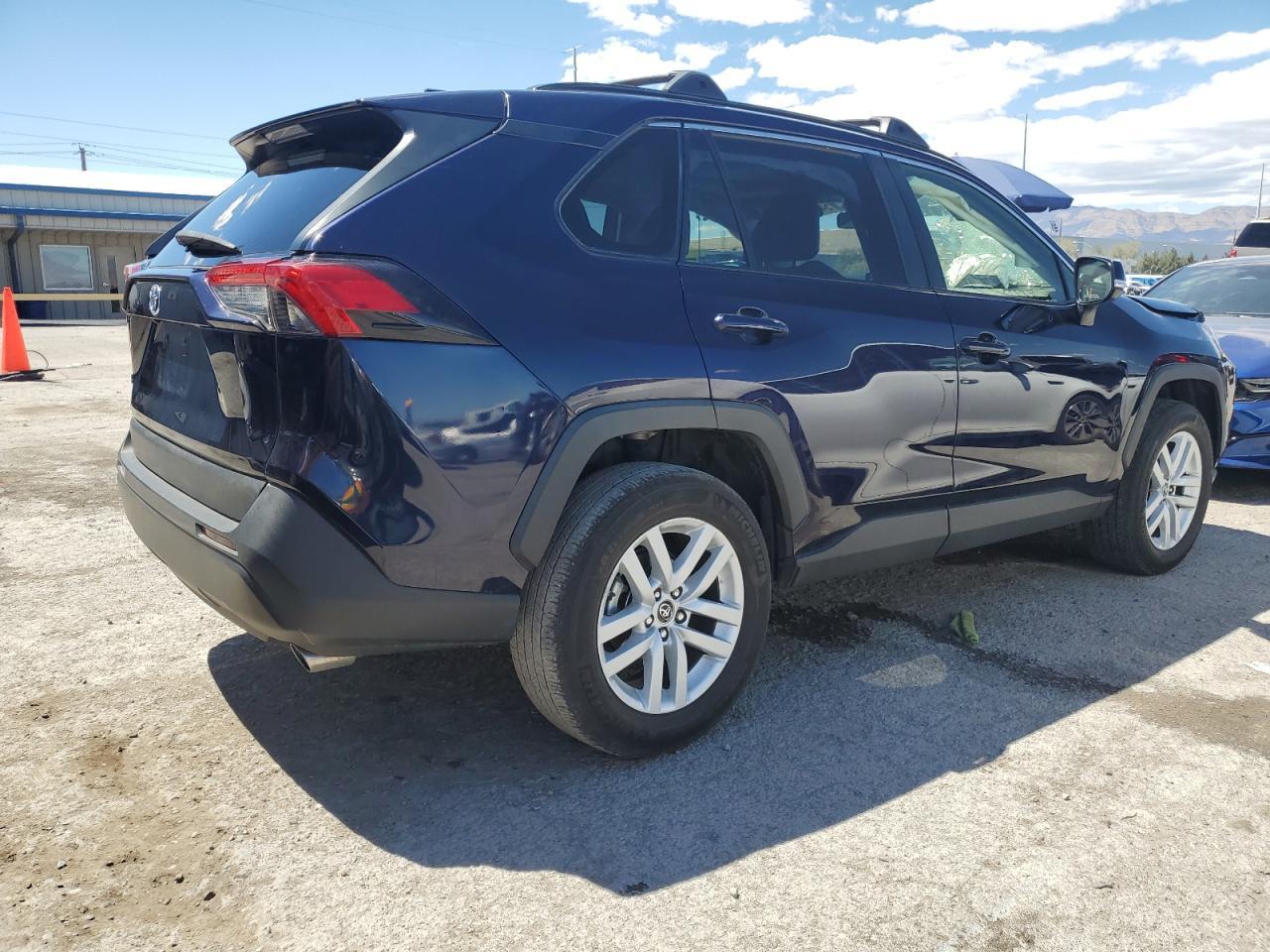 2019 TOYOTA RAV4 XLE P - Фото 3