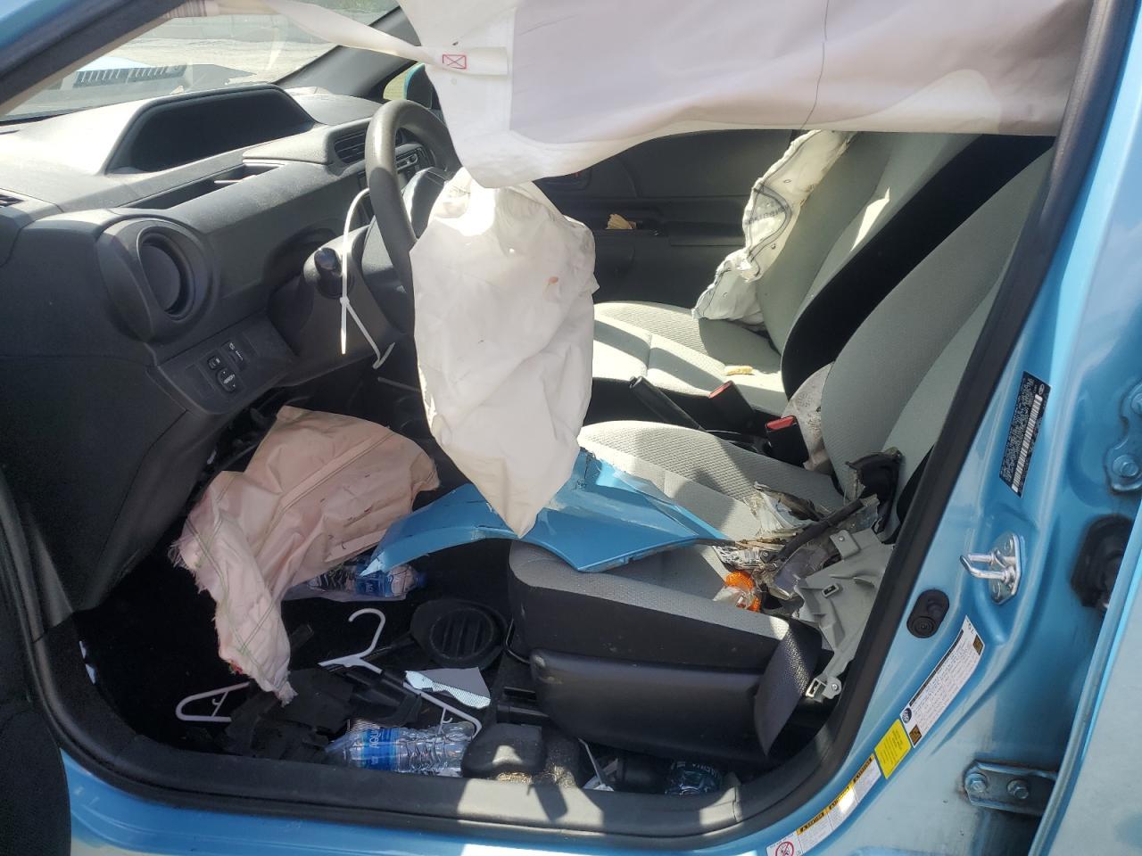 2015 TOYOTA PRIUS C - Image 7