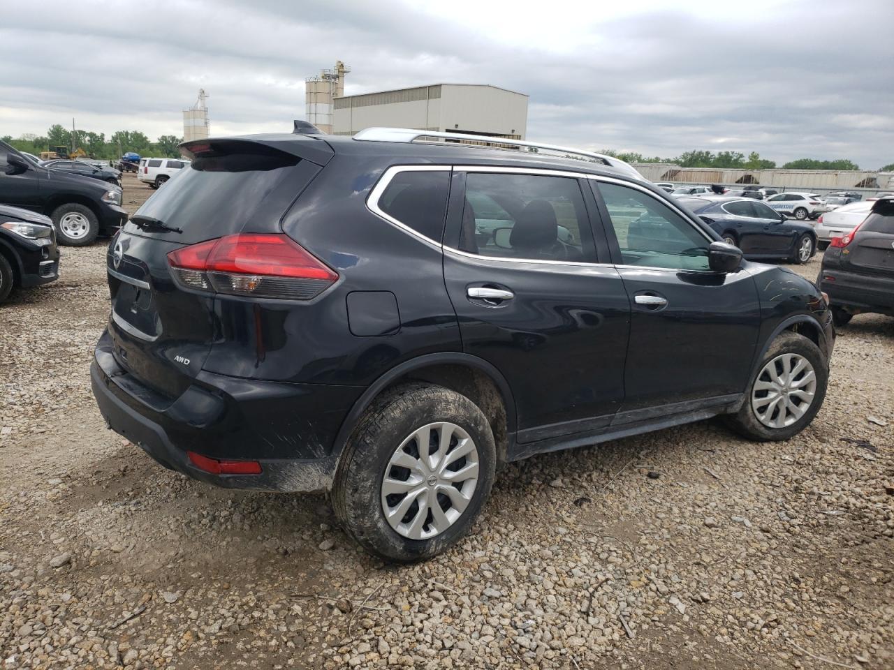 2017 NISSAN ROGUE S - Фото 3