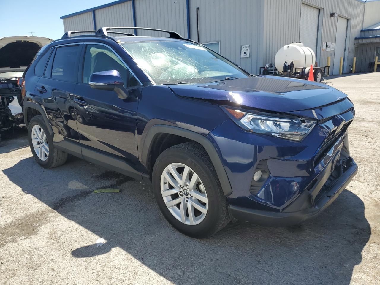 2019 TOYOTA RAV4 XLE P - Фото 4