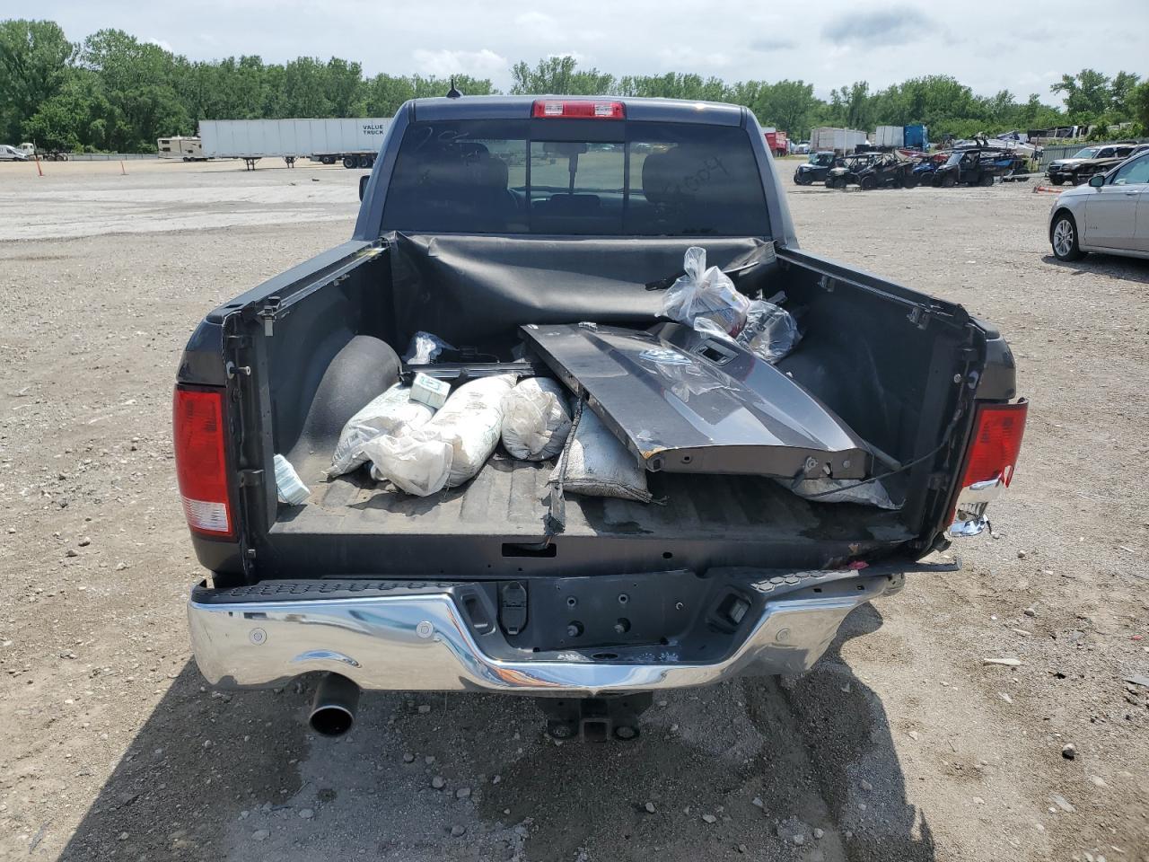 2017 RAM 1500 SLT - Image 6