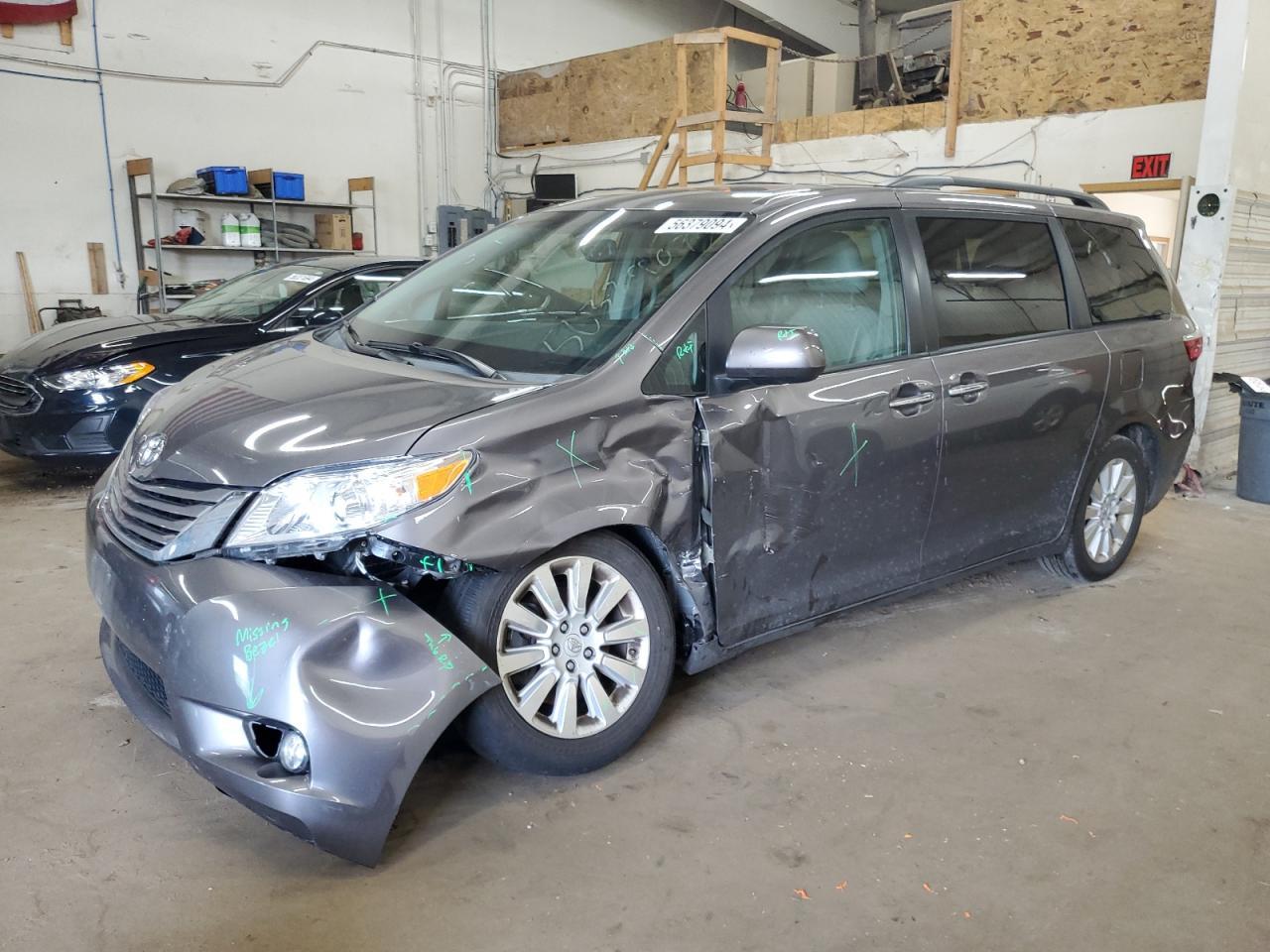 2015 TOYOTA SIENNA XLE