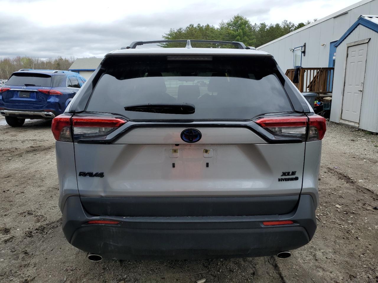 2020 TOYOTA RAV4 XLE - Image 6