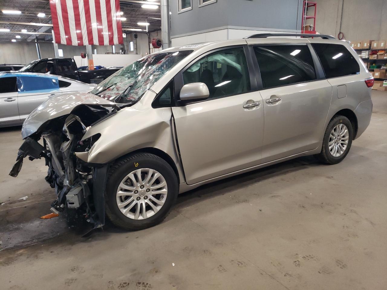 2016 TOYOTA SIENNA XLE car image