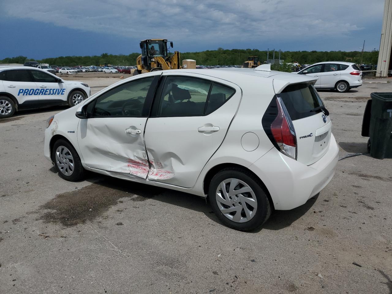 2015 TOYOTA PRIUS C - Image 2