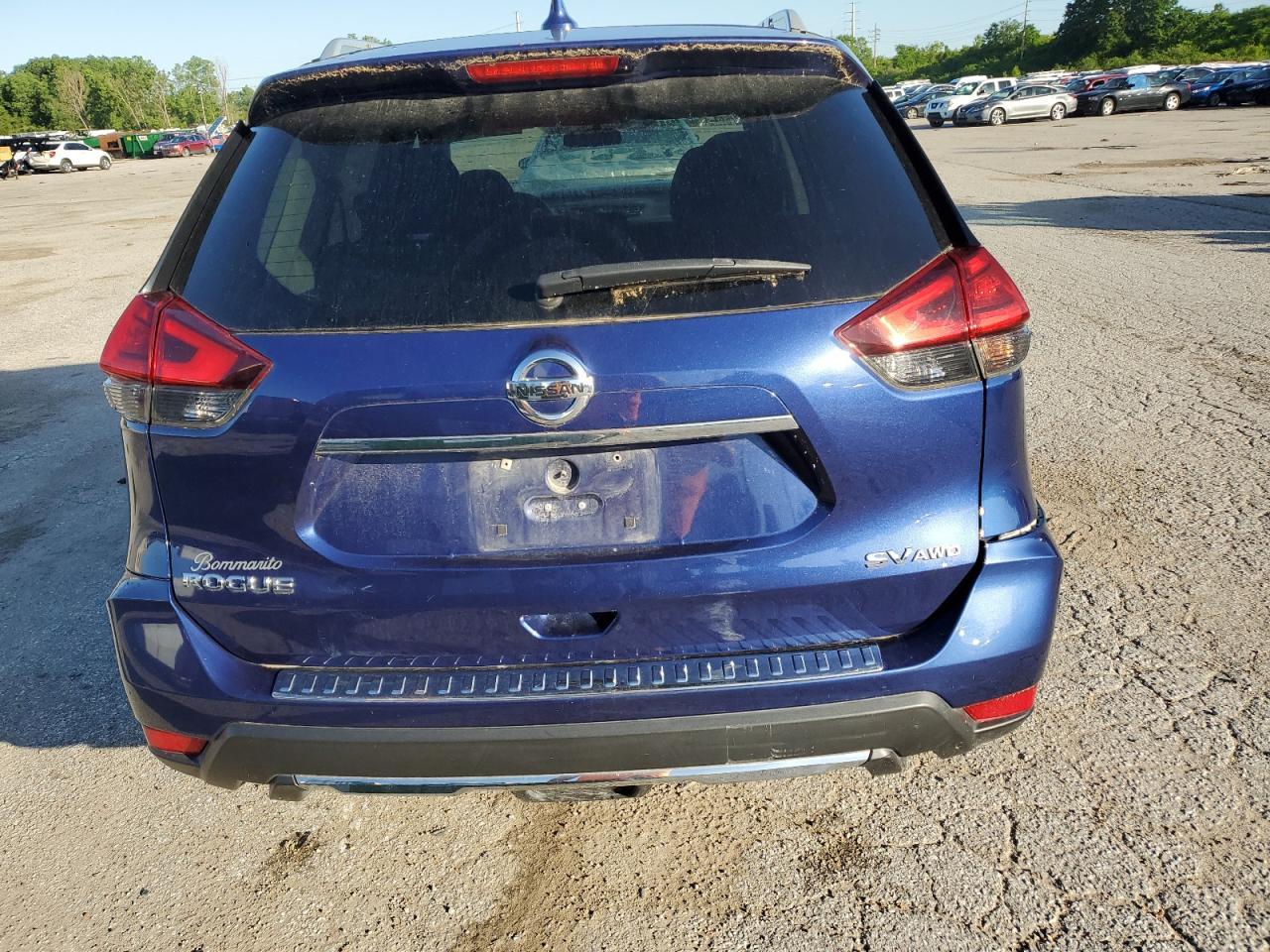 2017 NISSAN ROGUE SV - Image 6