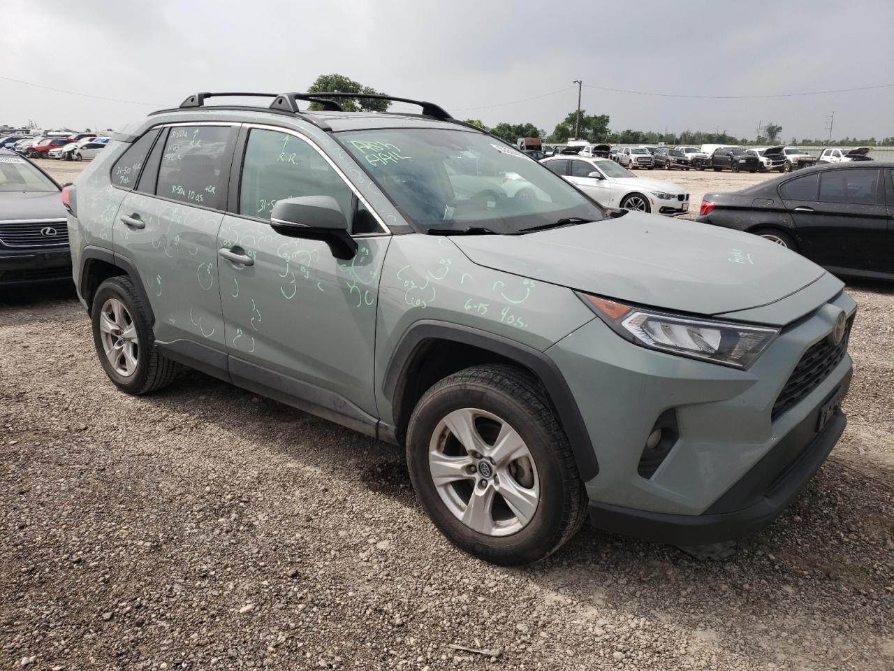 2020 TOYOTA RAV4 XLE - Image 4