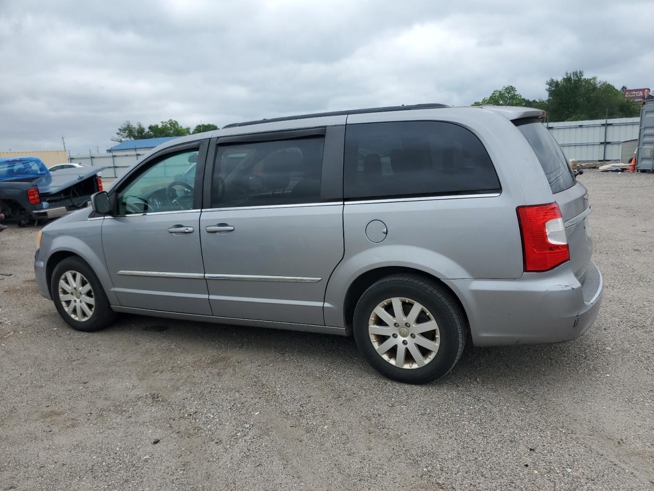2014 CHRYSLER TOWN & COU - Image 2