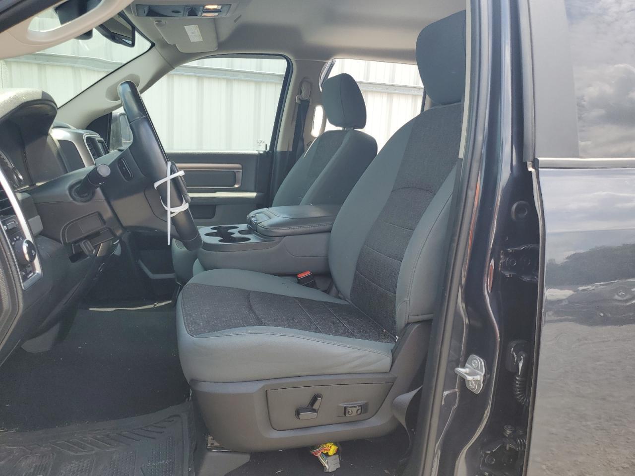 2017 RAM 1500 SLT - Image 7