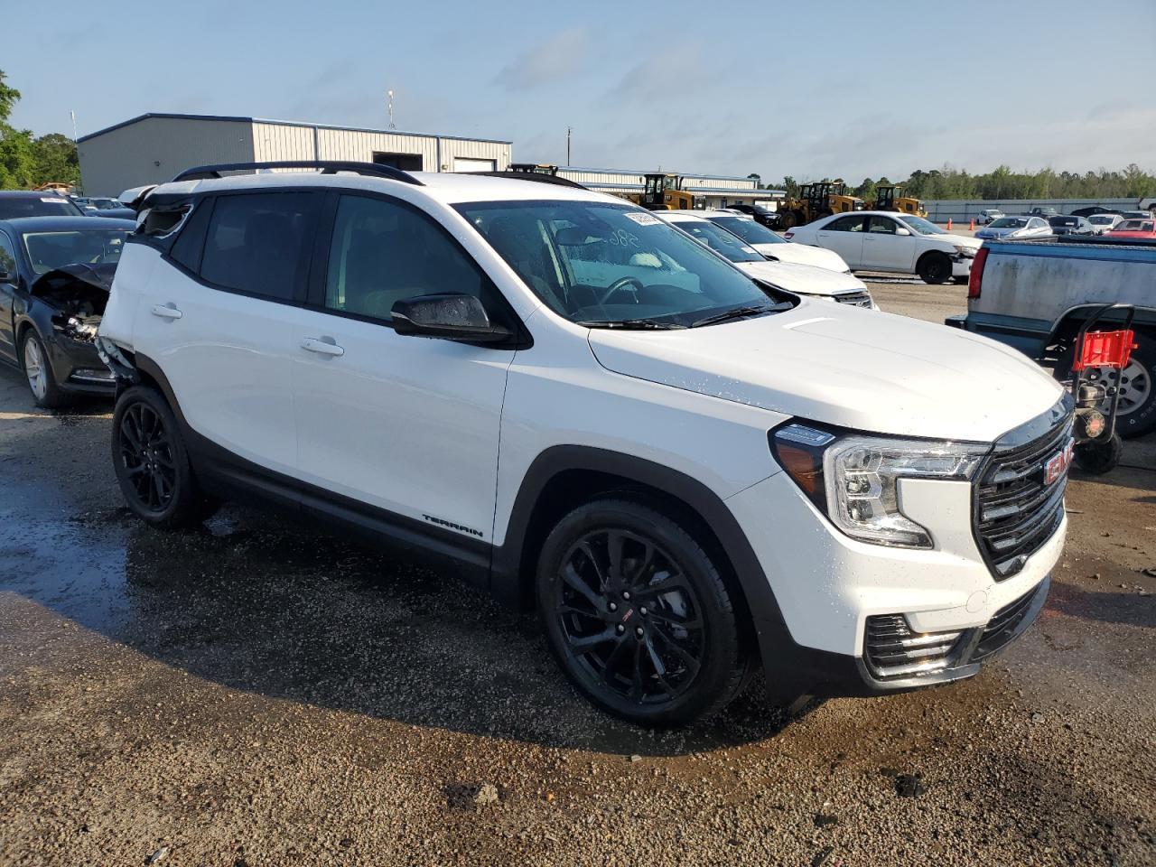 2023 GMC TERRAIN SL - Image 4