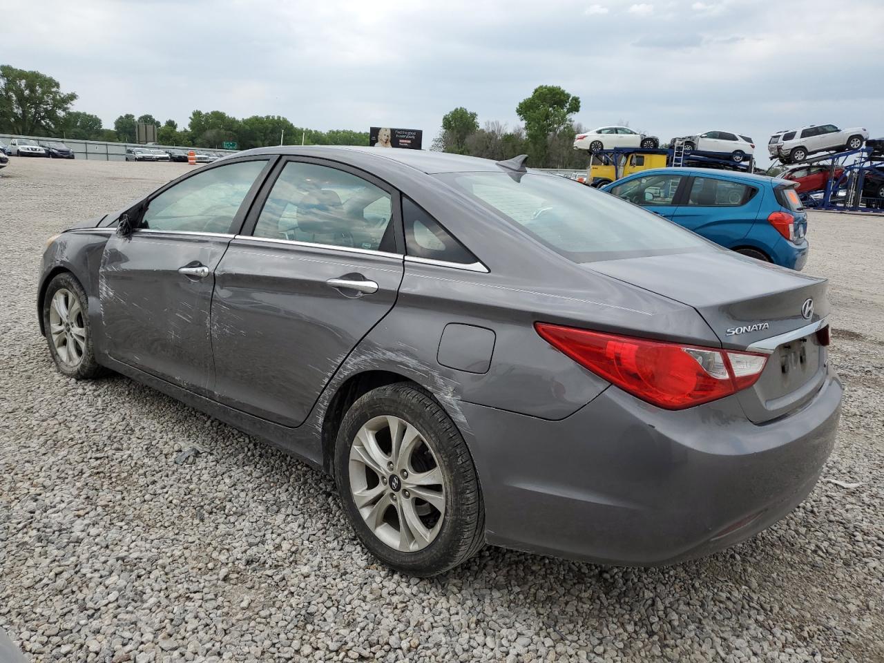 2011 HYUNDAI SONATA SE - Image 2