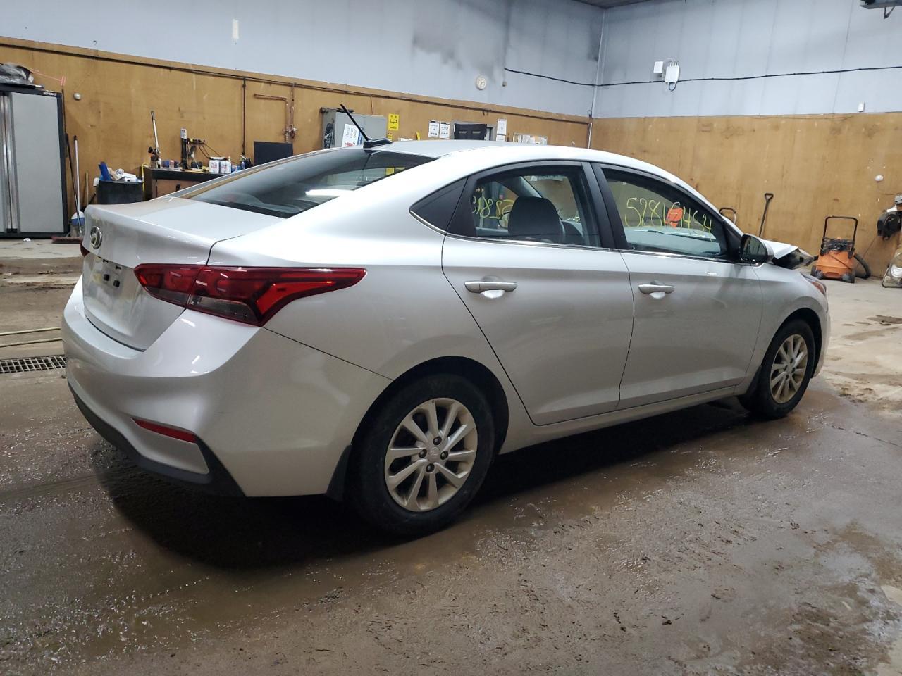 2019 HYUNDAI ACCENT SE - Фото 3