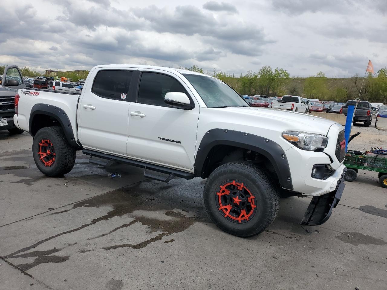 2017 TOYOTA TACOMA DOU - Фото 4