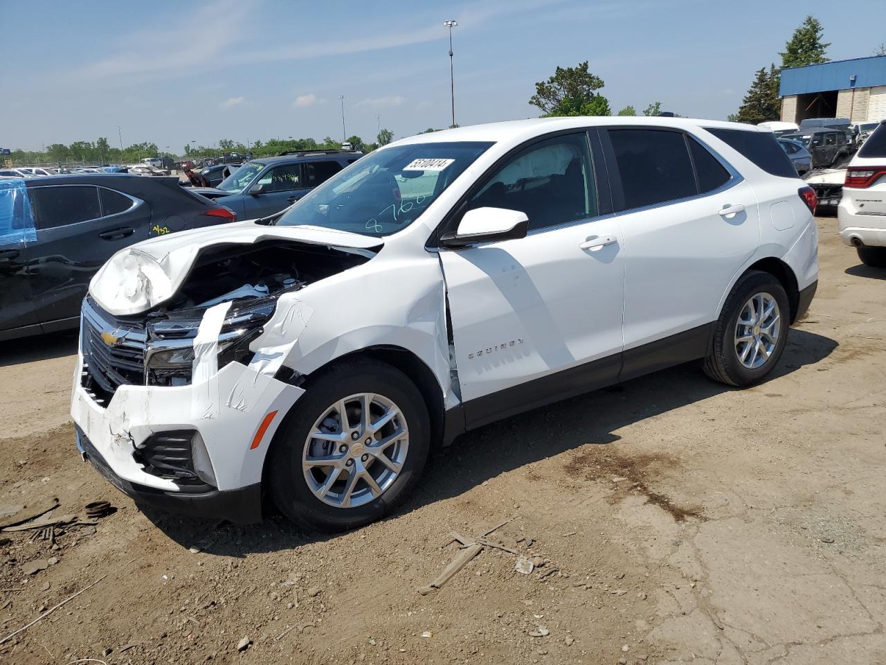 2024 CHEVROLET EQUINOX LT car image