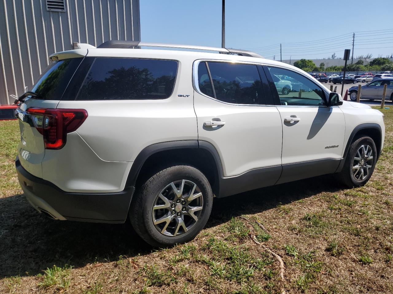 2023 GMC ACADIA SLT - Image 3