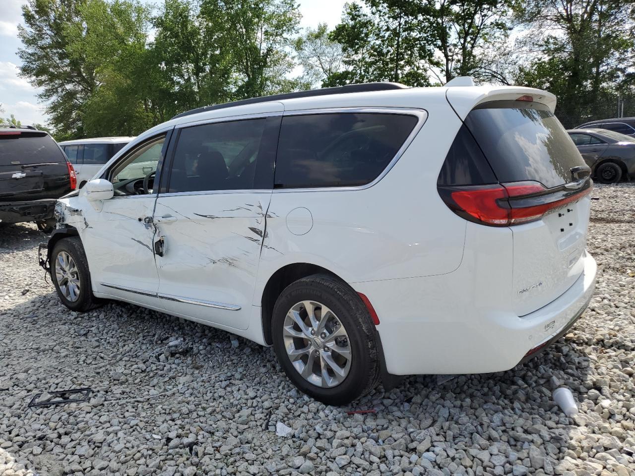 2022 CHRYSLER PACIFICA T - Image 2