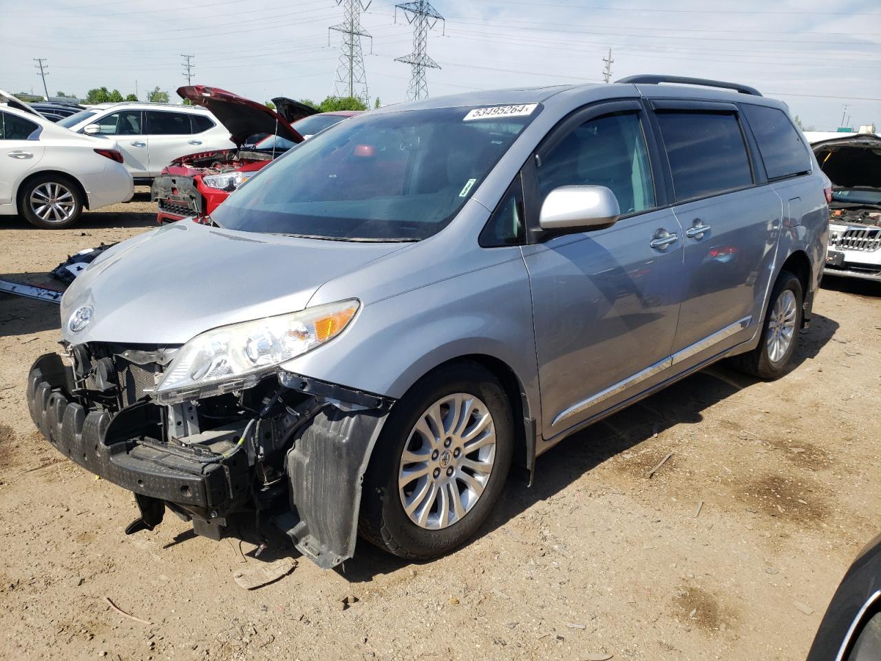 2017 TOYOTA SIENNA XLE car image