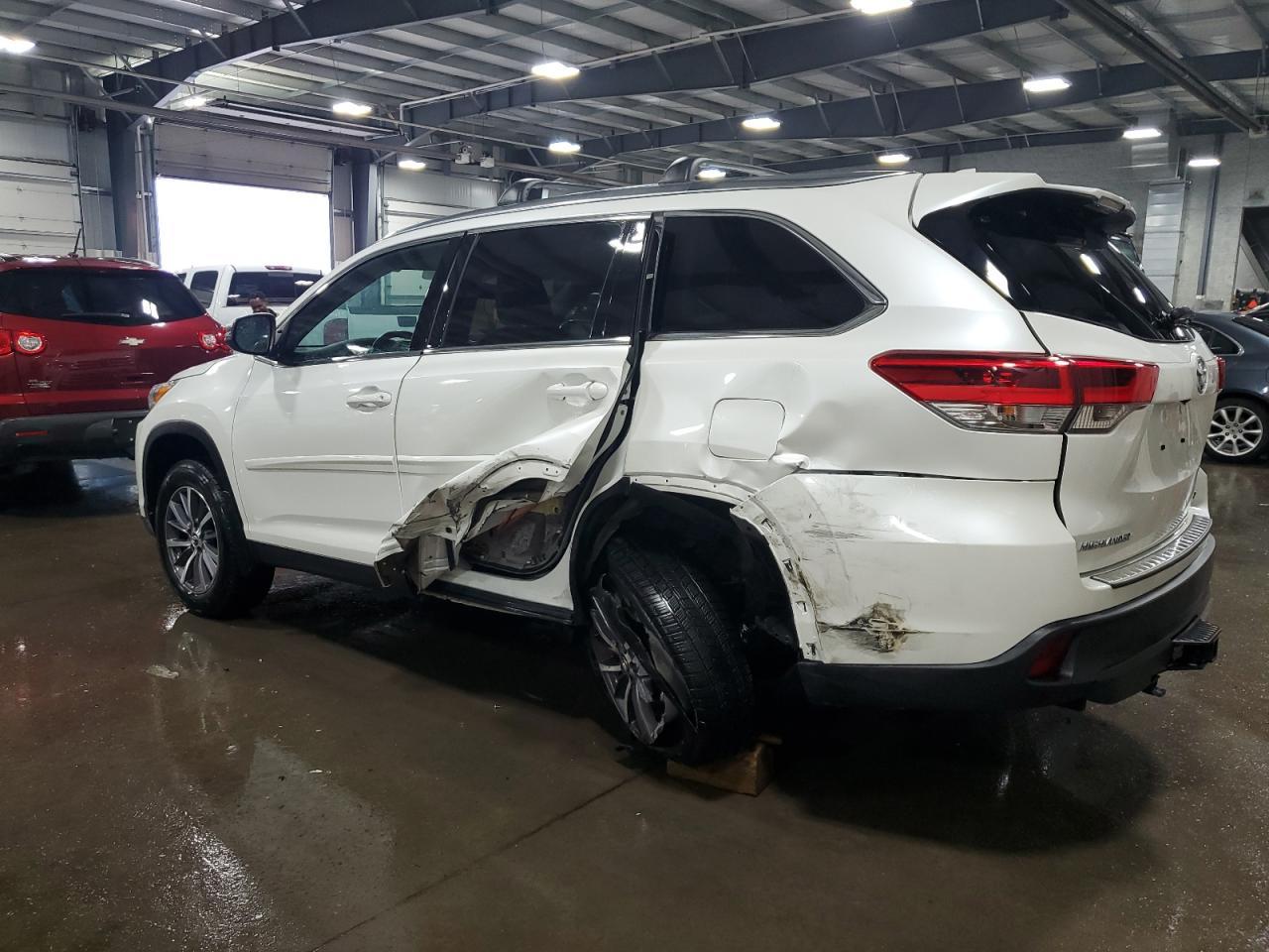 2019 TOYOTA HIGHLANDER - Image 2
