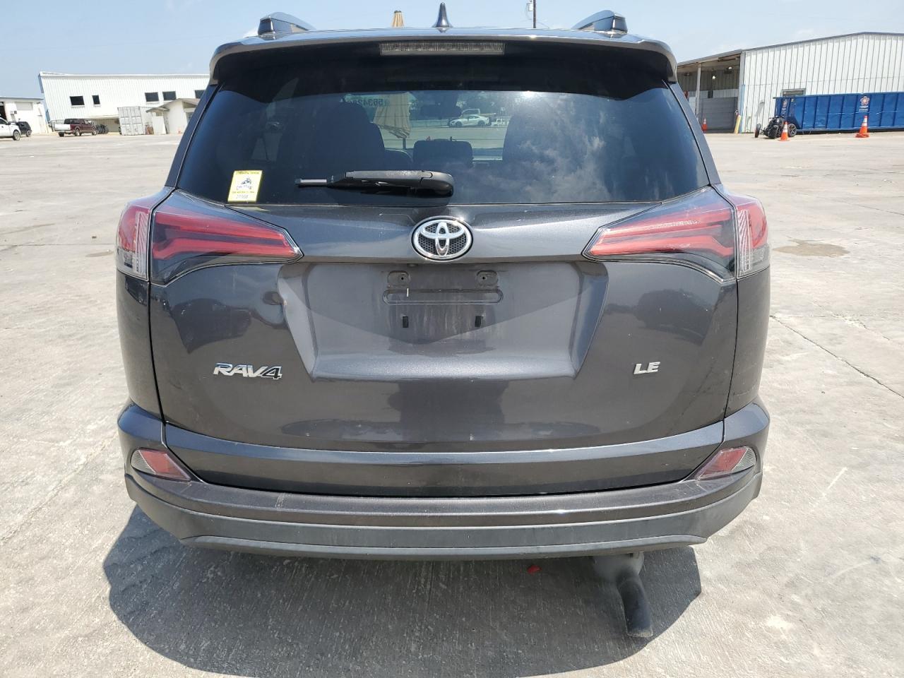 2018 TOYOTA RAV4 LE - Фото 6
