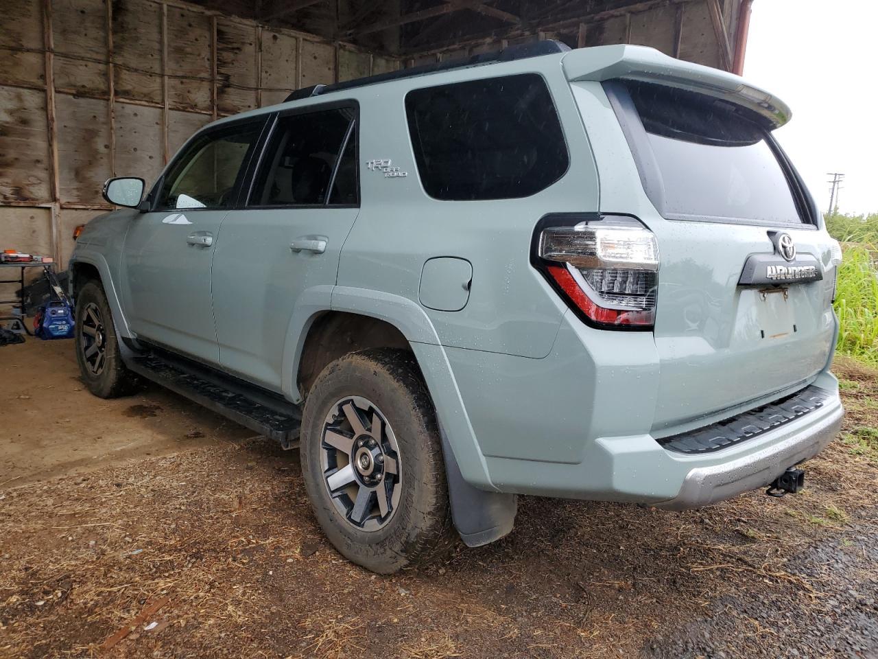 2022 TOYOTA 4RUNNER SR - Фото 2
