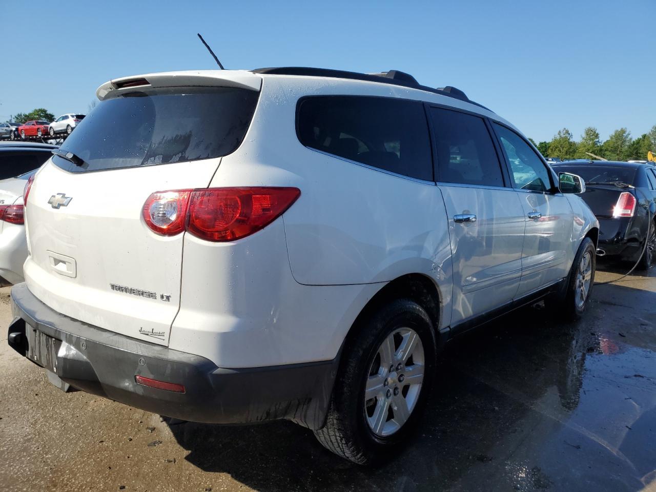 2011 CHEVROLET TRAVERSE L - Фото 3