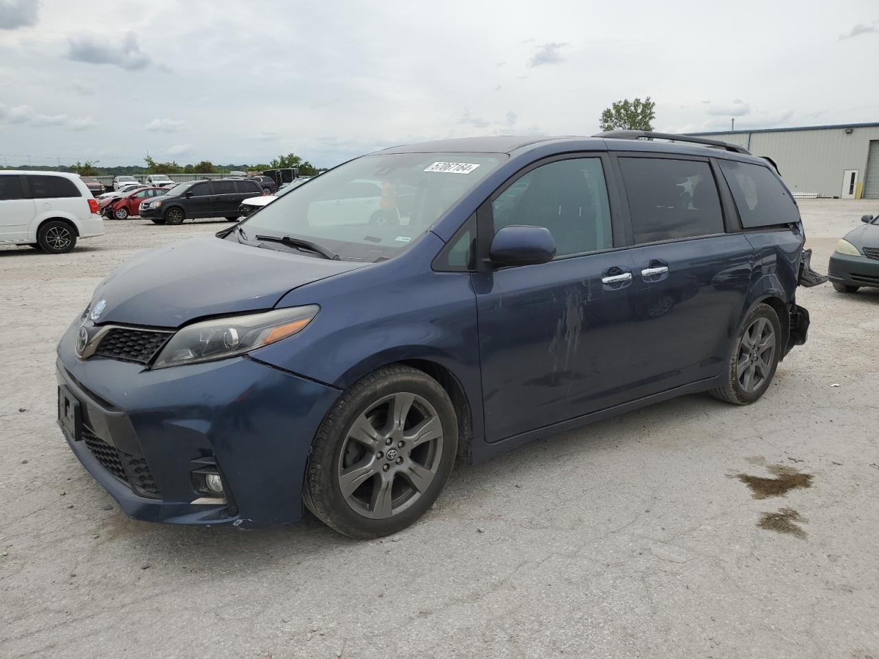 2018 TOYOTA SIENNA SE car image