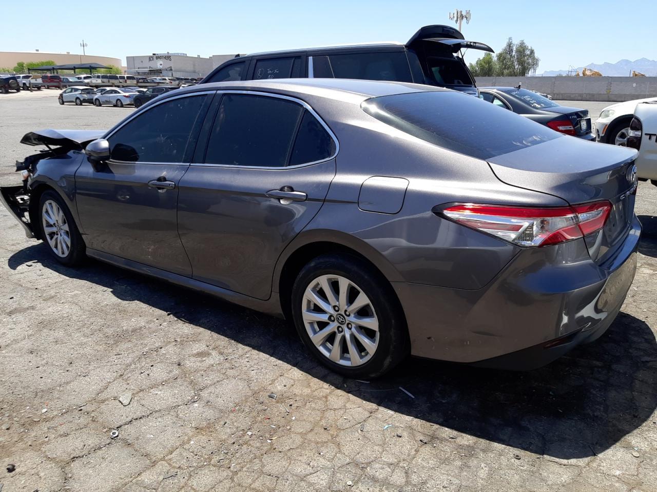 2018 TOYOTA CAMRY L - Фото 2