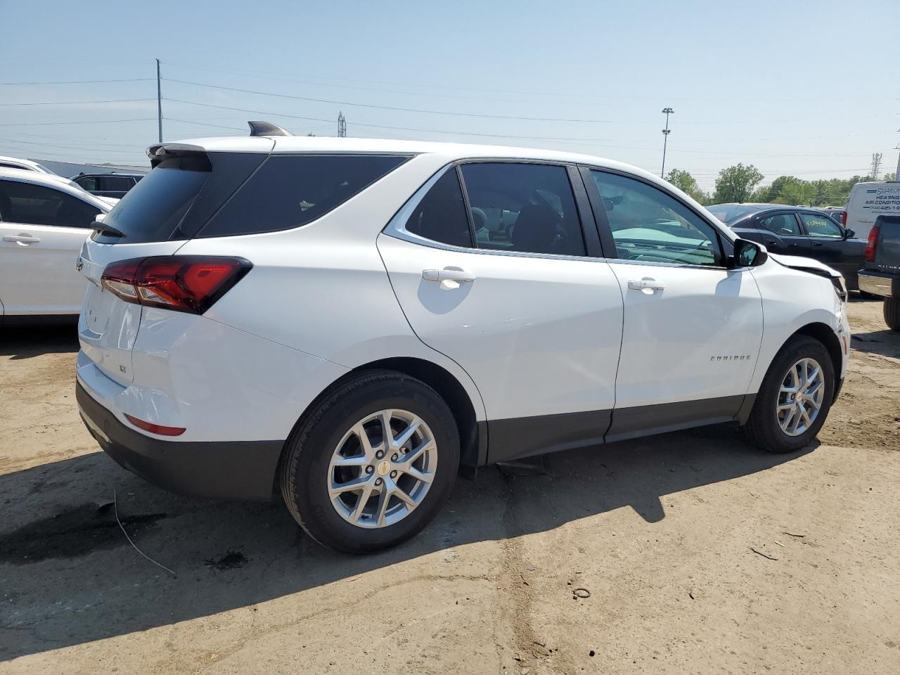 2024 CHEVROLET EQUINOX LT - Image 3