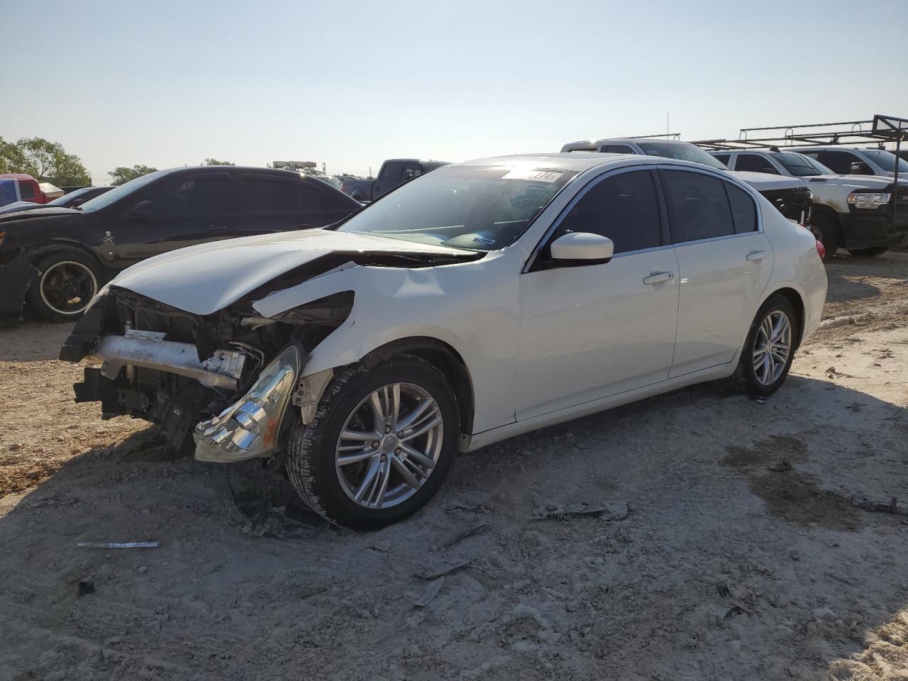 2013 INFINITI G37 car image