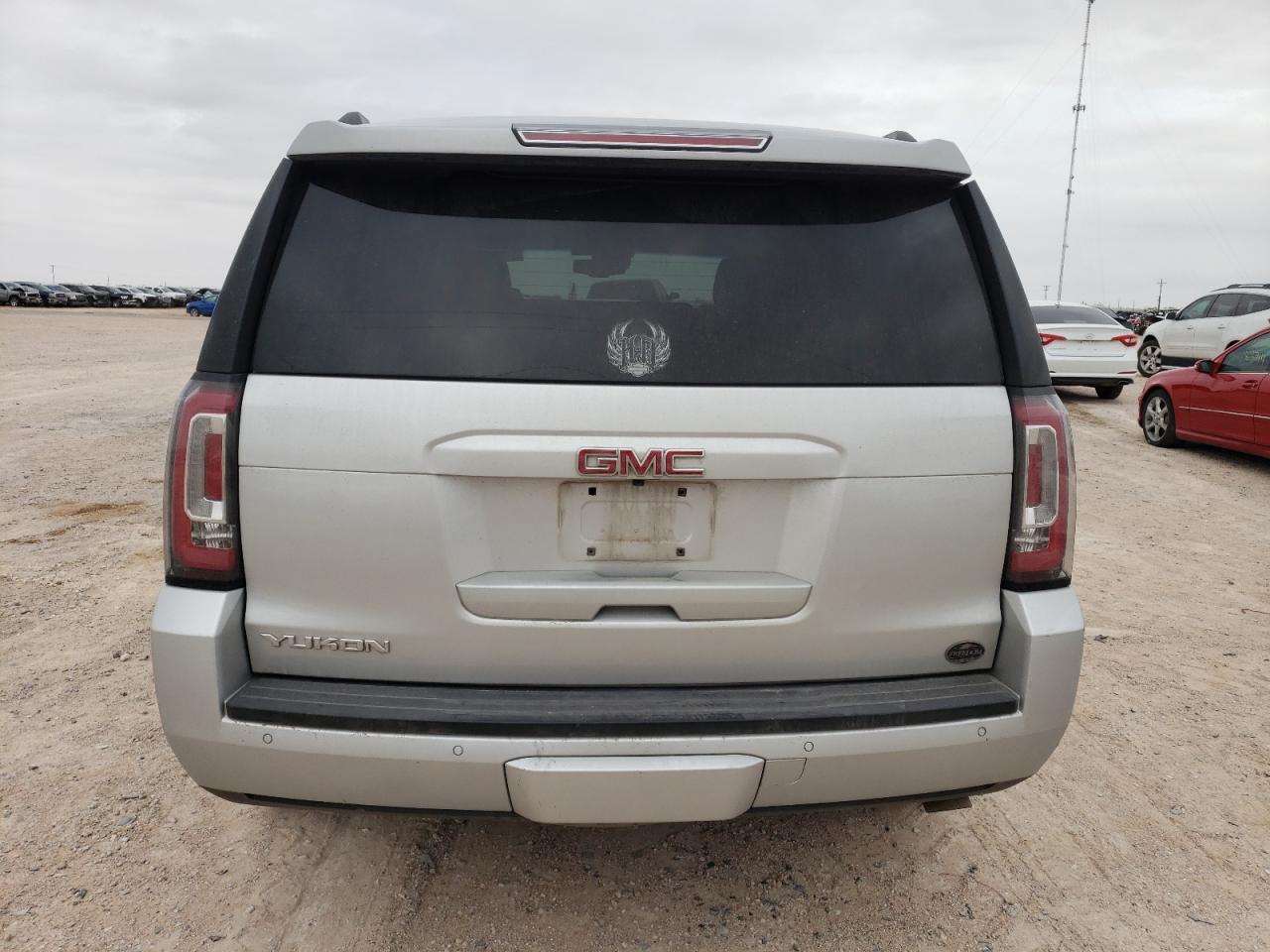 2016 GMC YUKON SLT - Image 6