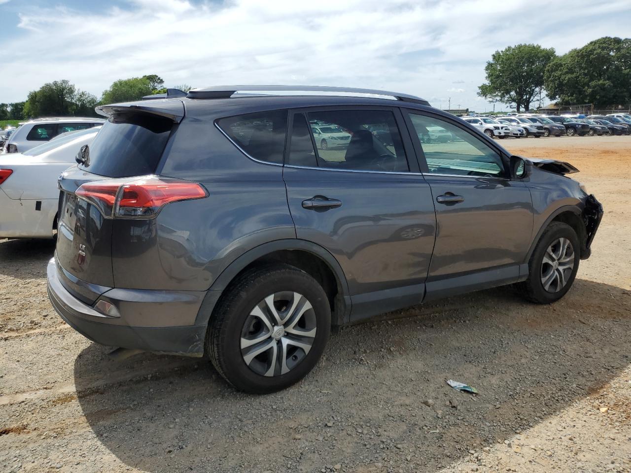 2017 TOYOTA RAV4 LE - Фото 3