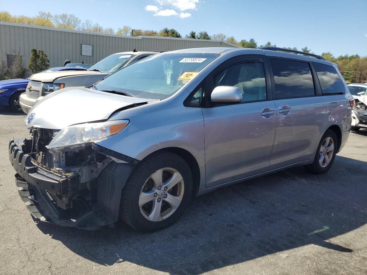 2017 TOYOTA SIENNA LE car image