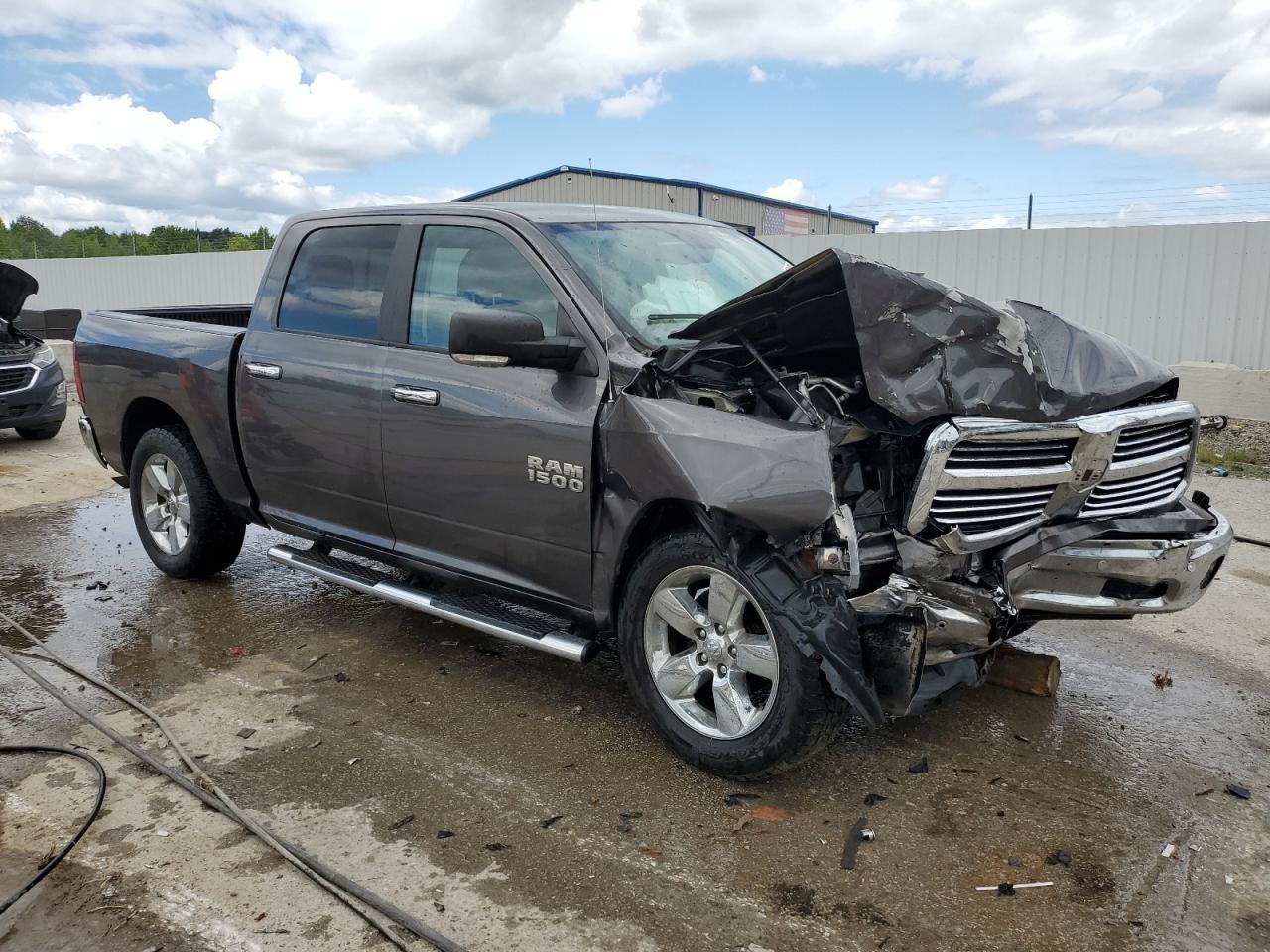 2017 RAM 1500 SLT - Image 4