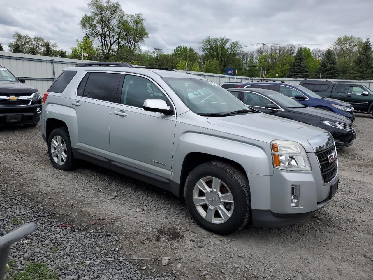 2013 GMC TERRAIN SL - Image 4