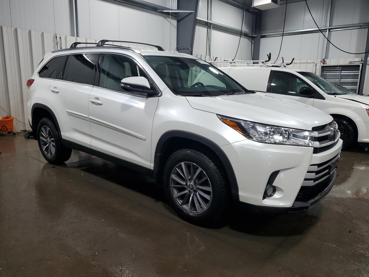 2019 TOYOTA HIGHLANDER - Image 4