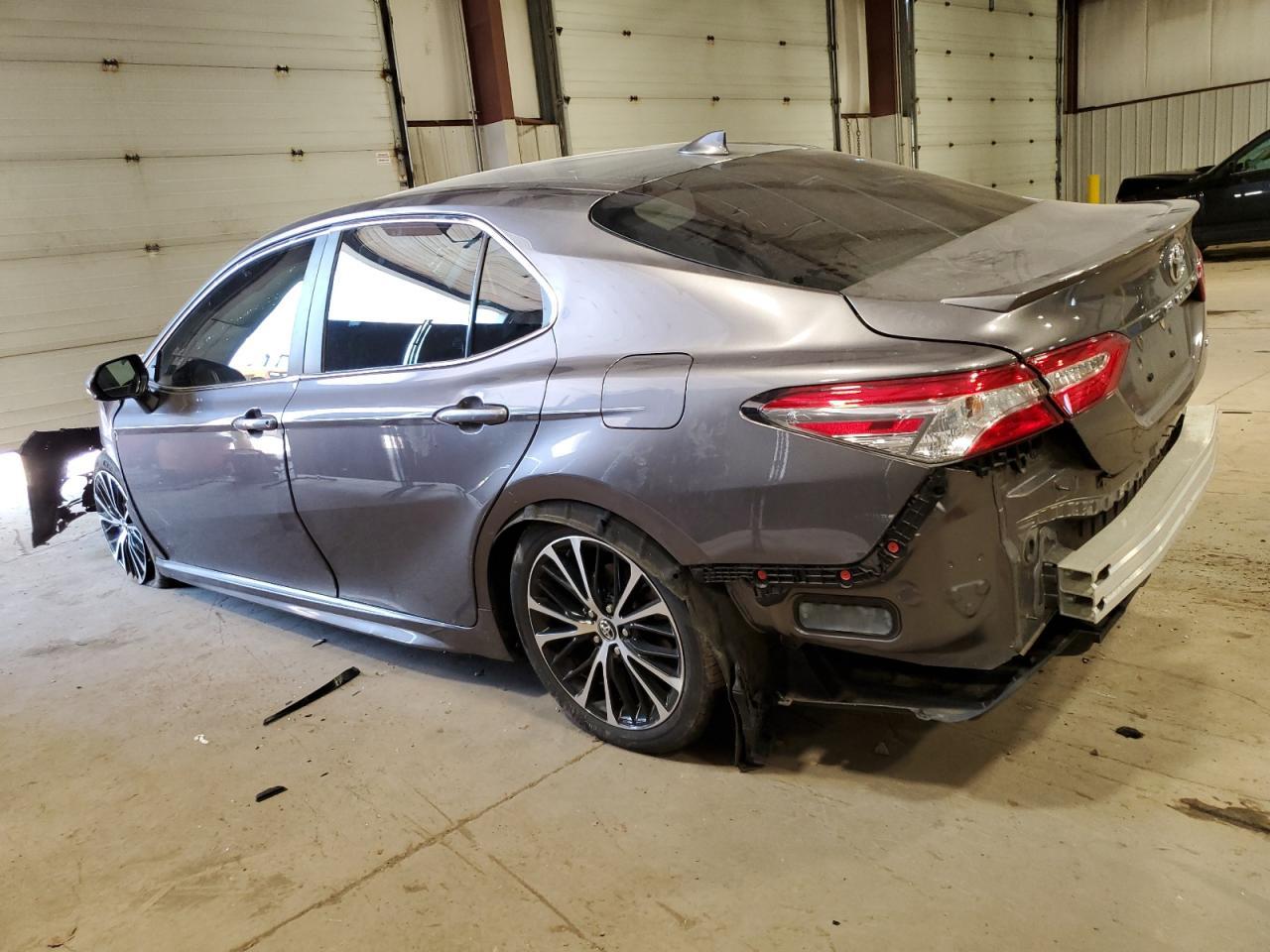2020 TOYOTA CAMRY SE - Фото 2