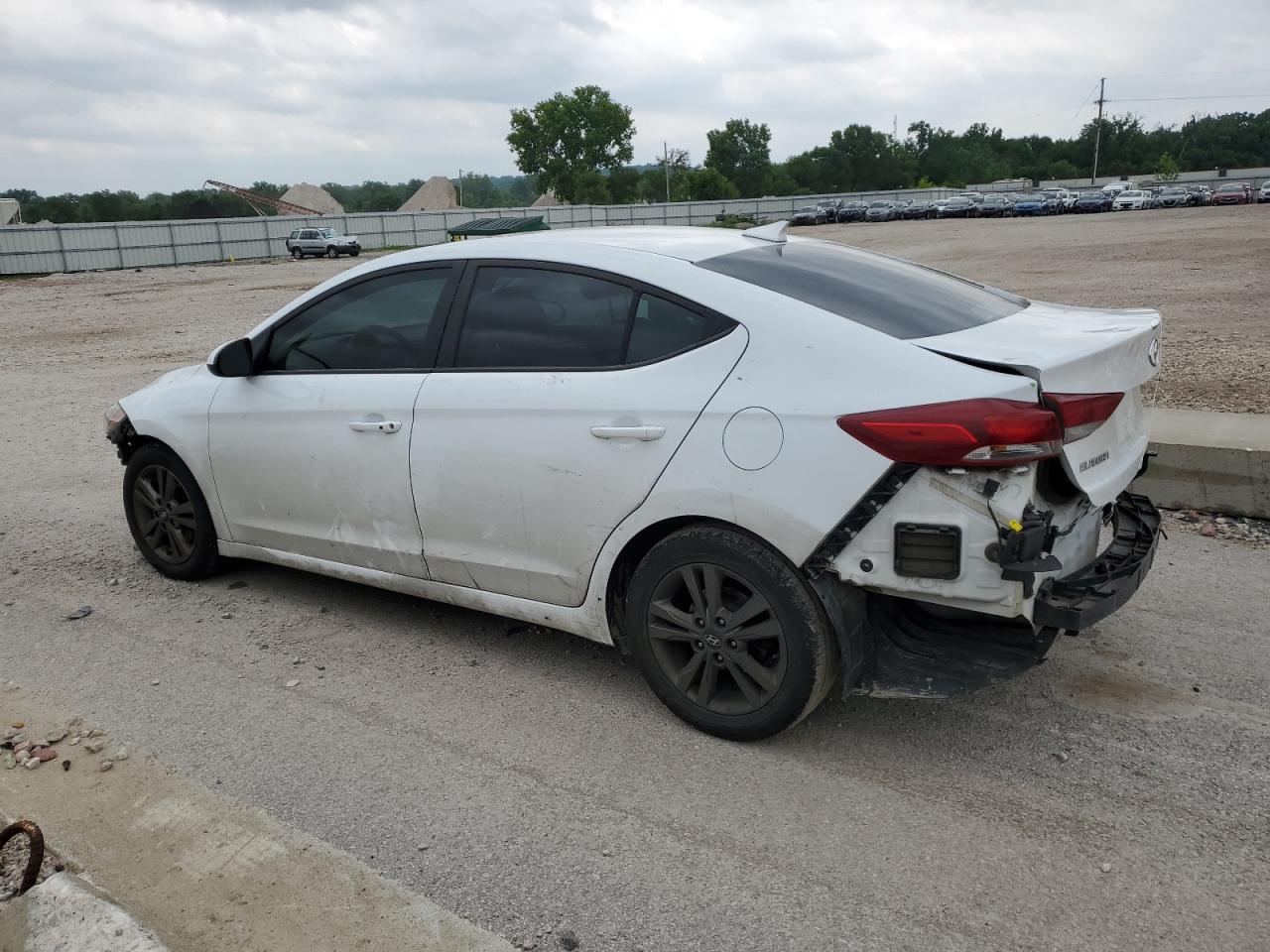 2018 HYUNDAI ELANTRA SE - Фото 2