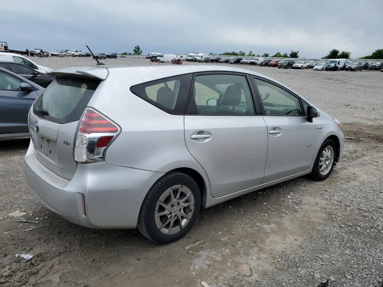 2015 TOYOTA PRIUS V - Image 3